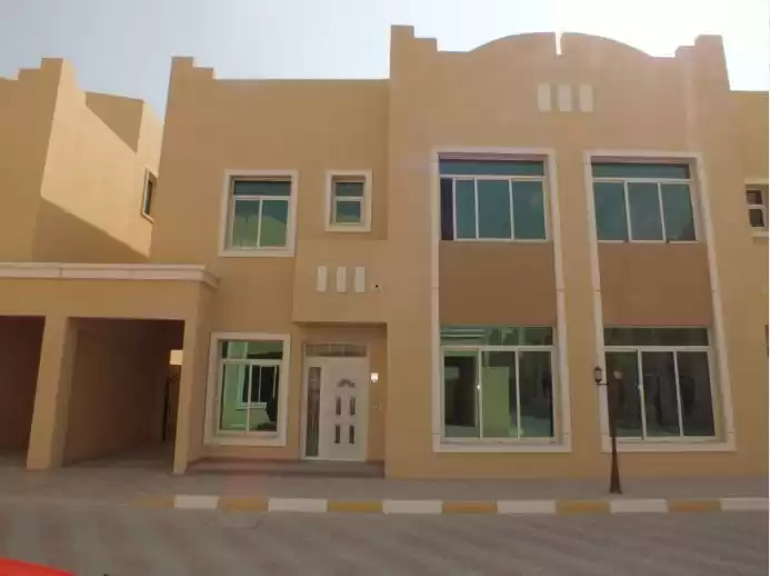 سكني عقار جاهز 6 غرف  نصف مفروش فيلا في مجمع  للإيجار في السد , الدوحة #8205 - 1  صورة 